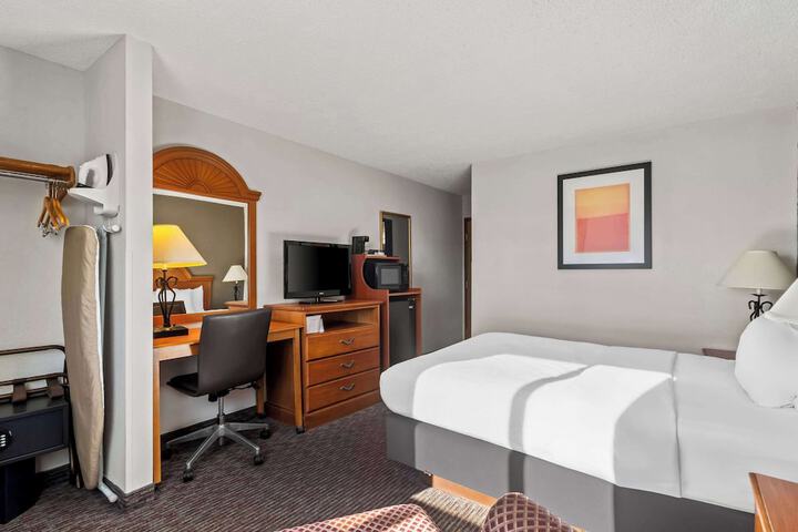 Room 14 of 33