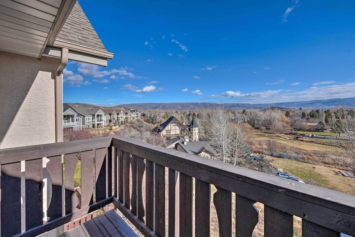 Large Cozy Midway Studio w / Mountain Views!