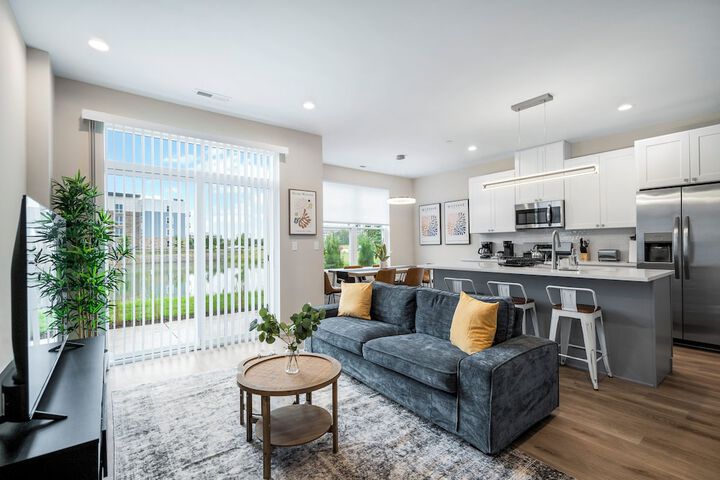 Spacious 4BR Warrenville Home- Rep 1