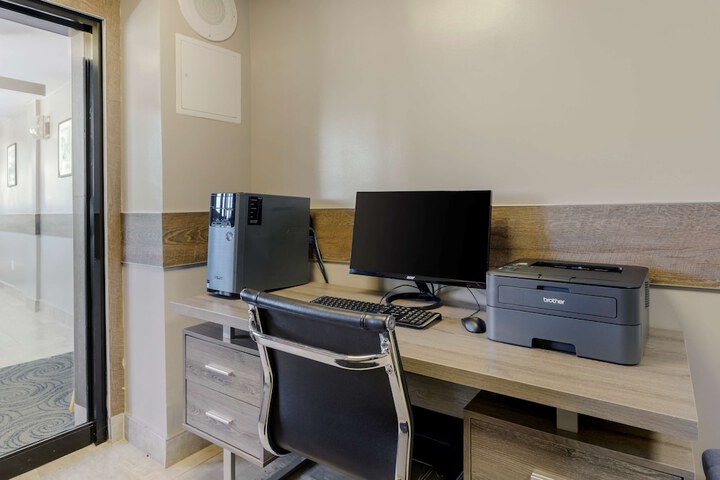 Business Center 54 of 60