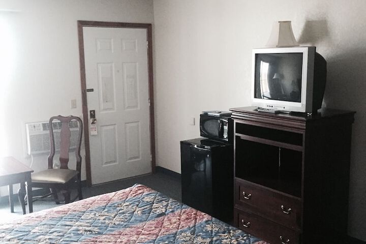 Room 3 of 8