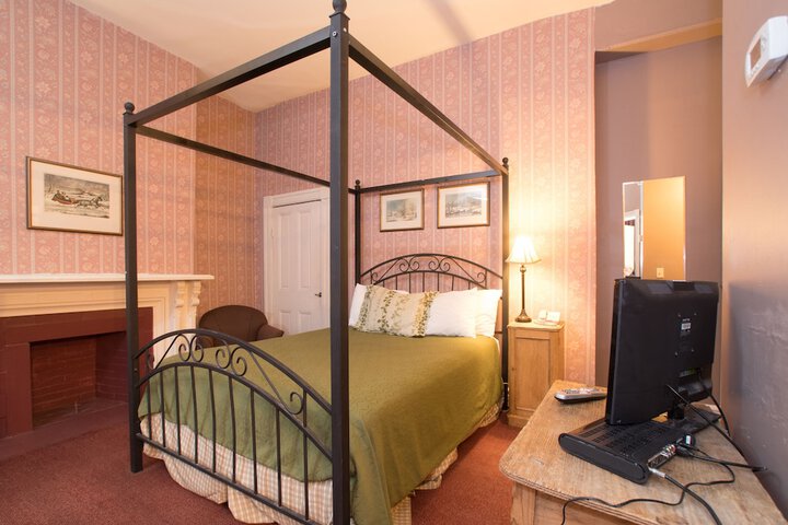 Room 17 of 32