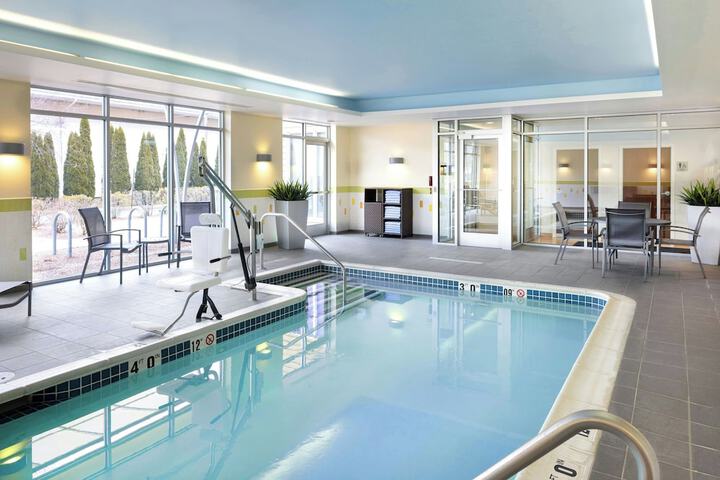 Fairfield Inn & Suites Springfield Northampton / Amherst