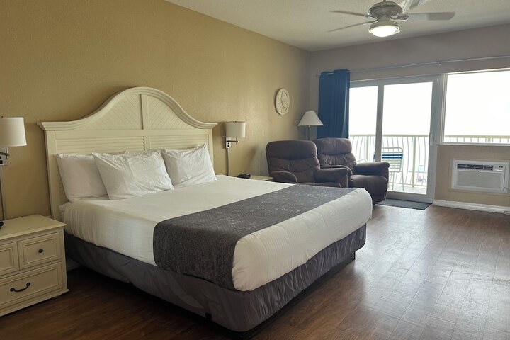 Shoreline Island Resort - Exclusively Adult