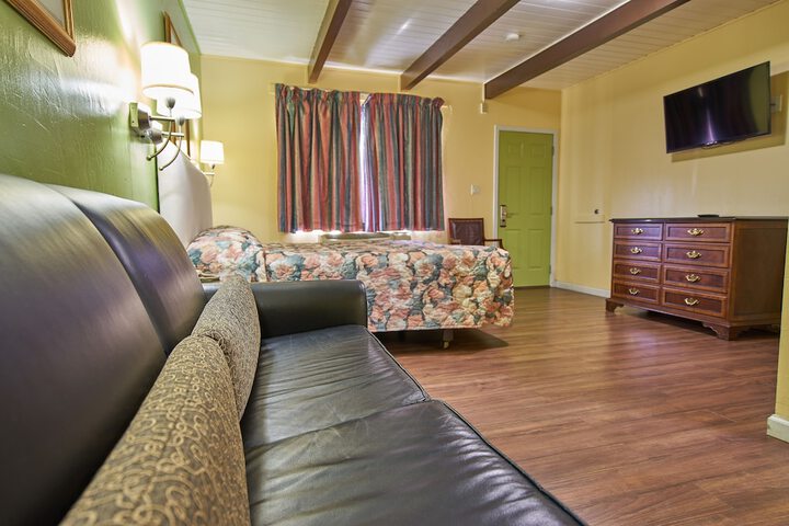 Room 40 of 77