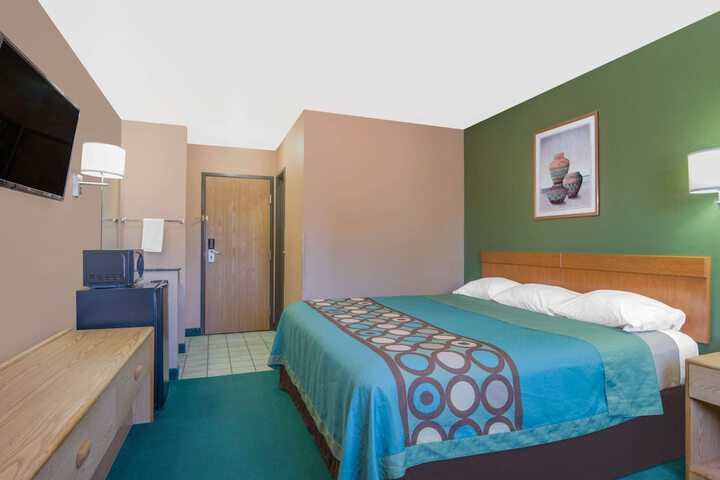 Room 5 of 15