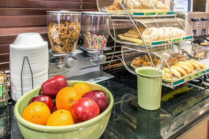 Breakfast/Coffee Service 23 of 25