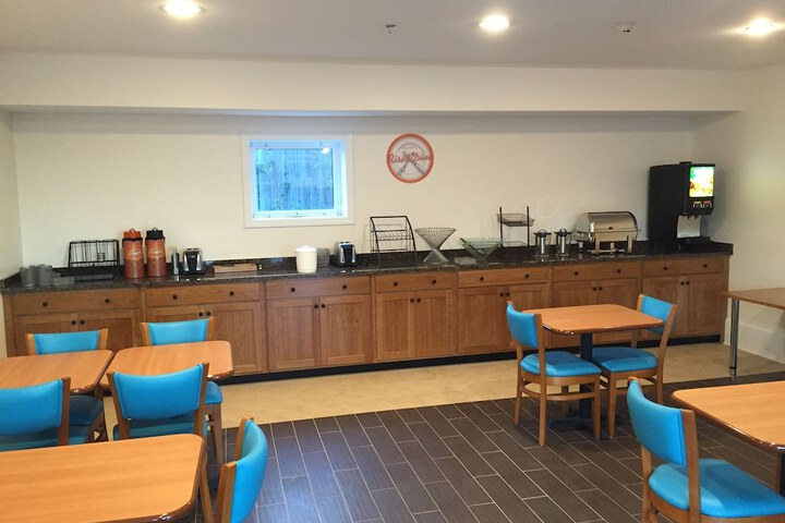 Breakfast/Coffee Service 18 of 21