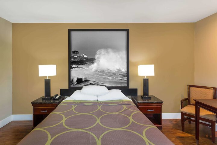 Room 10 of 15