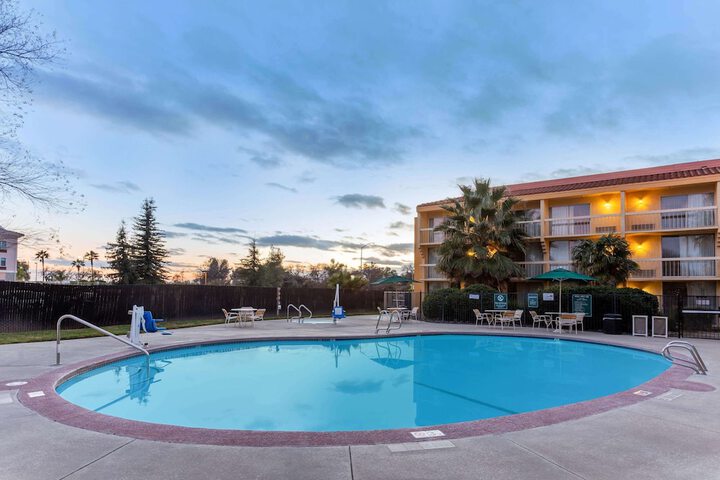 Pool 4 of 31