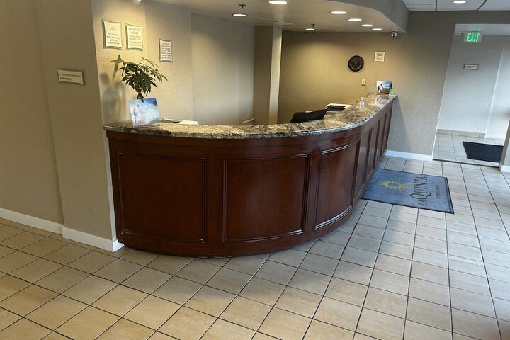 La Quinta Inn & Suites by Wyndham Stamford / New York City