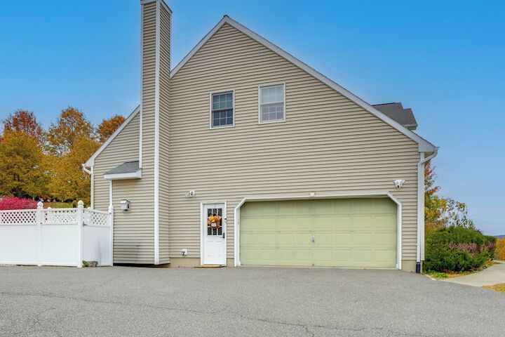 Expansive Upstate Home w / Home Theater!