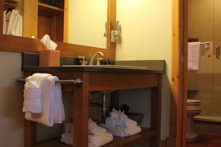 Gallatin River Lodge