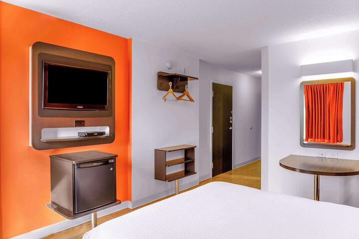 Room 14 of 25