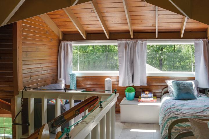 Cozy Tennessee Cabin w / Deck Grill & Fire Pit!