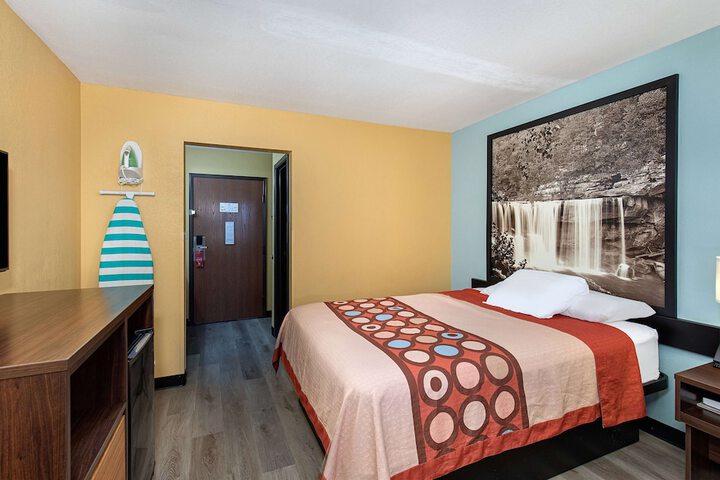 Room 14 of 27