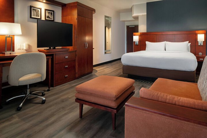 Room 28 of 65