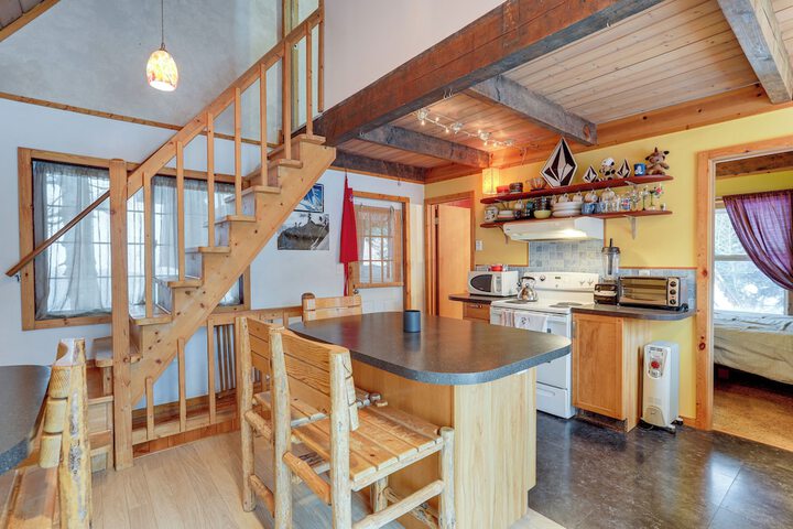 Snoqualmie Pass Cabin w / Deck: Walk to Ski Lift