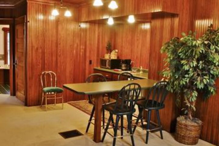 Arbor Hill Inn