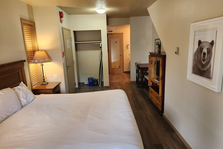 Waterton Lakes Lodge Resort