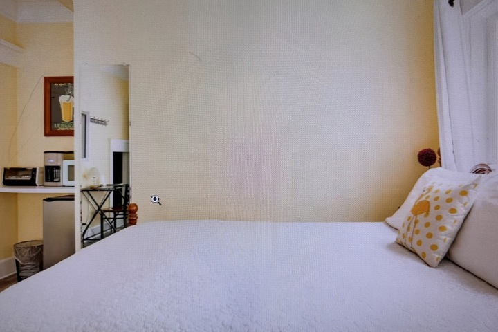 Room 28 of 84