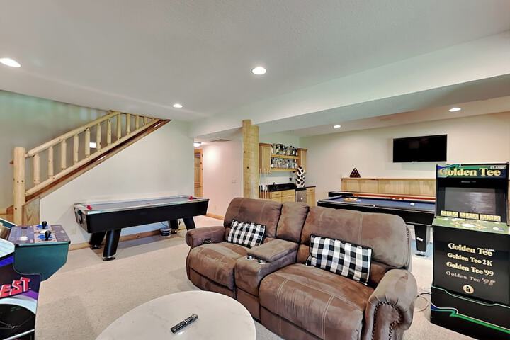 Maple Manor by Taylor Made Deep Creek
