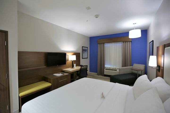 Room 17 of 33