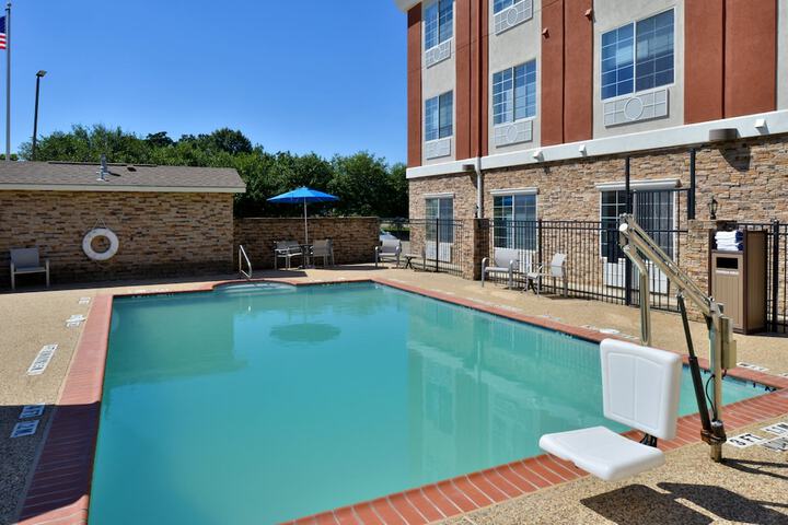 Holiday Inn Express & Suites Carthage by IHG