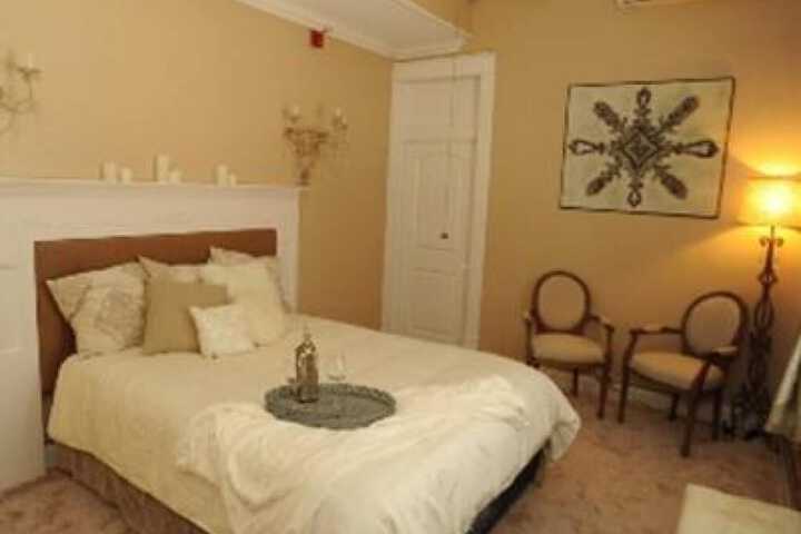 Hamilton House Inn