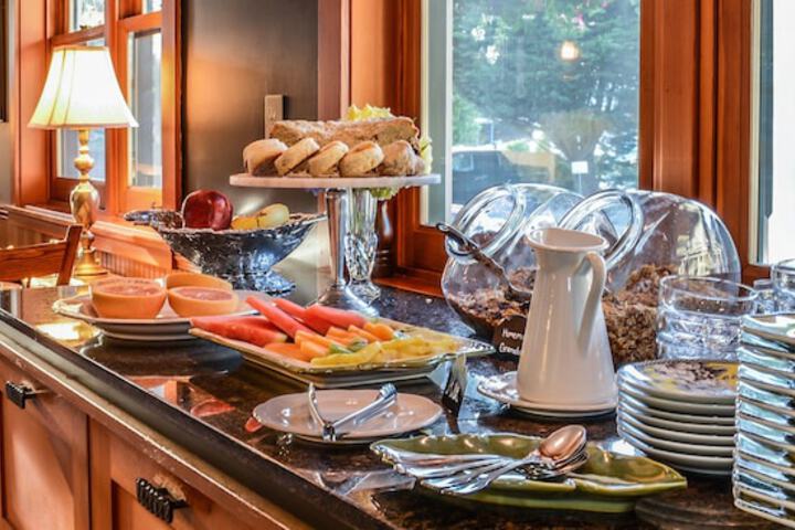 Breakfast/Coffee Service 49 of 68