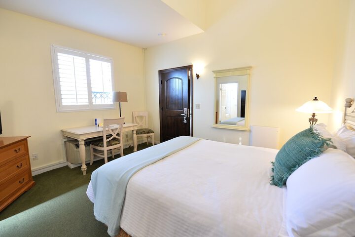 Room 13 of 35