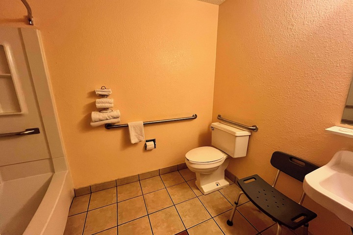 Room 14 of 32