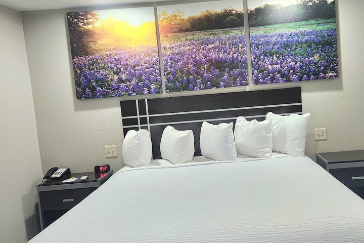 Days Inn by Wyndham Baytown Garth Road I10 East