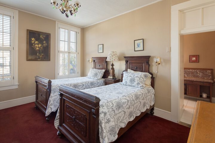 Room 27 of 44