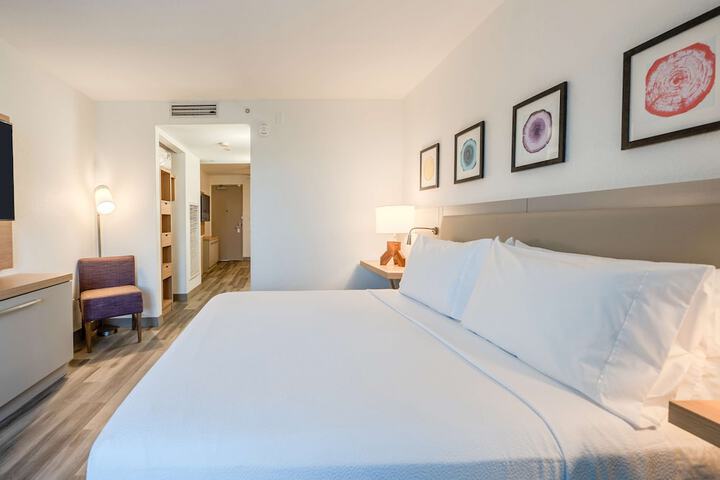 Room 43 of 64