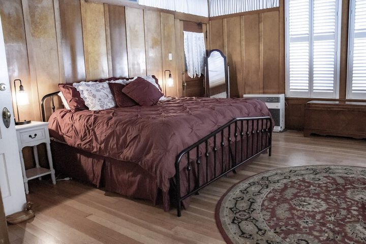 Room 26 of 38