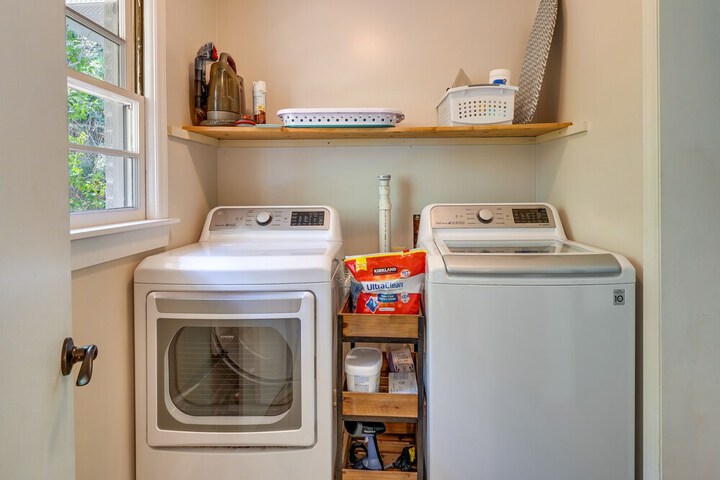 Southern Pines Vacation Rental w / Deck & Grill!
