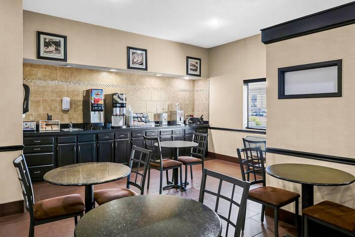 Days Inn by Wyndham Collinsville / St. Louis