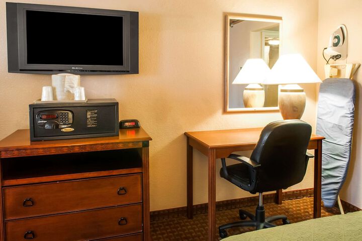 Room 16 of 34