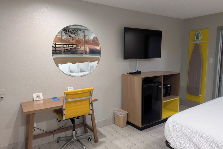 Room 13 of 25