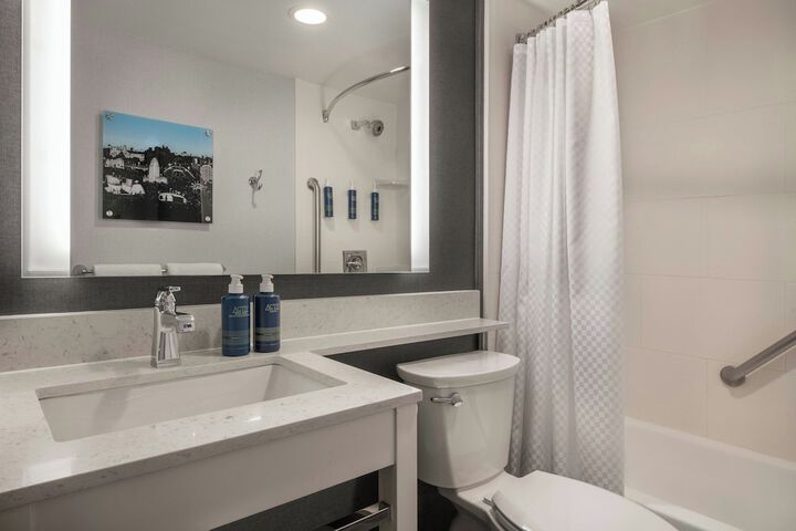 Four Points by Sheraton Los Angeles Westside