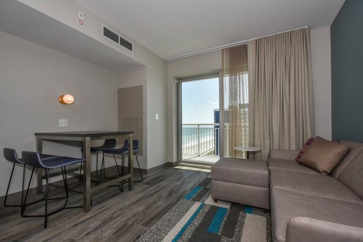 Room 33 of 62