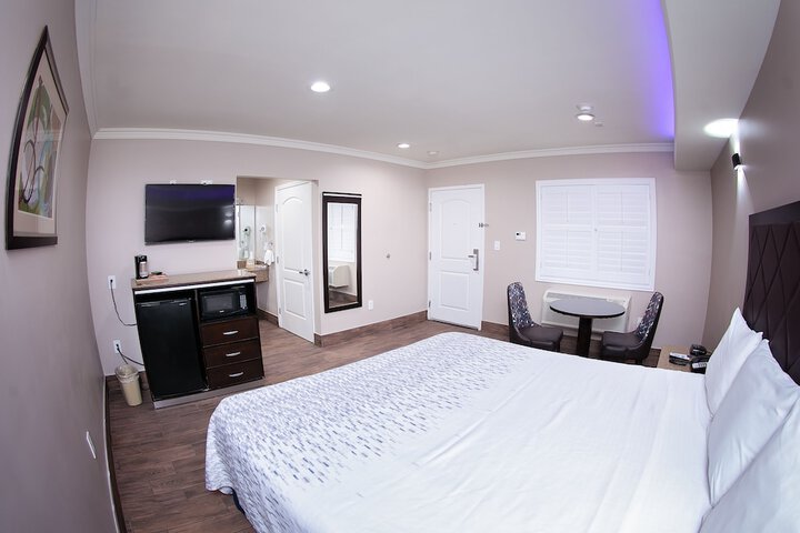 Room 27 of 37