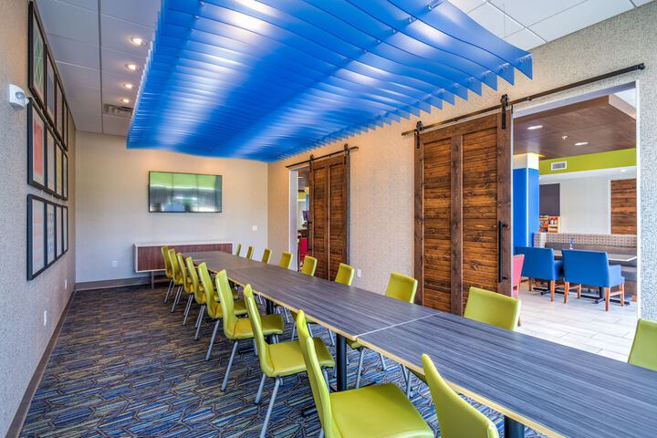 Holiday Inn Express & Suites Reedsville - State Coll Area by IHG