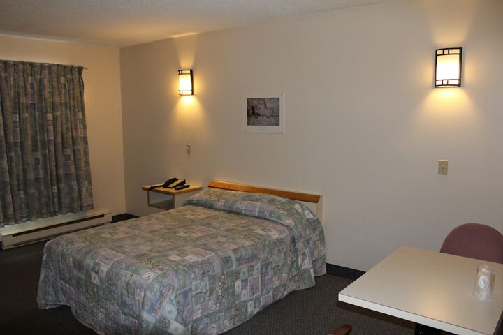 Room 18 of 28