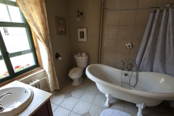 Room 42 of 49