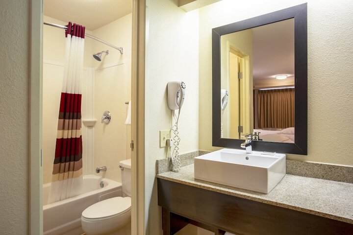 Red Roof Inn PLUS+ Chicago - Willowbrook