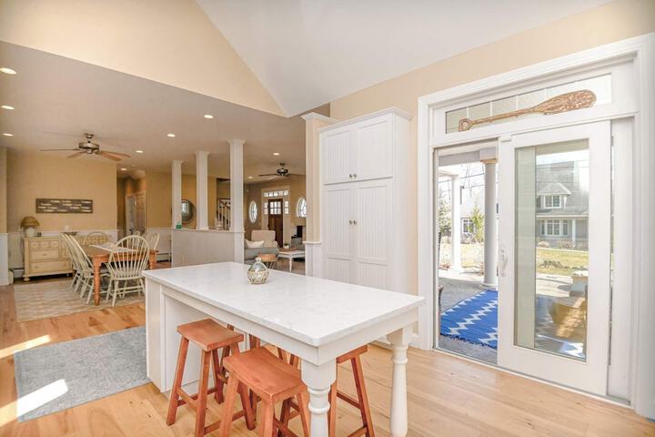 Stunning 5 Bdr Walk to York Harbor Beach!