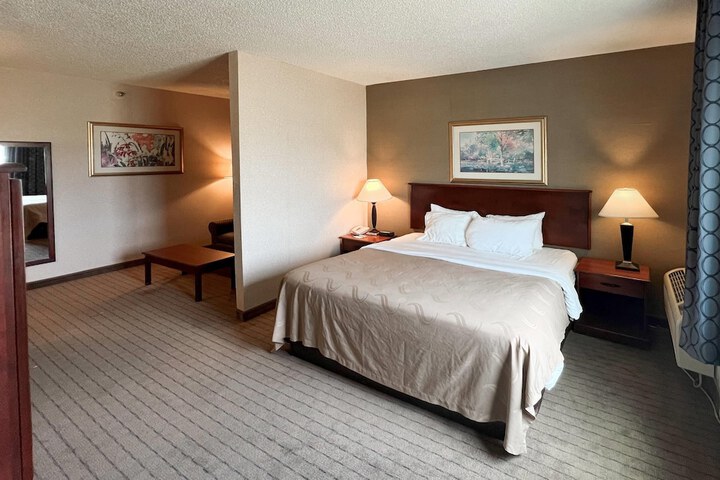 Quality Inn & Suites Grants - I-40