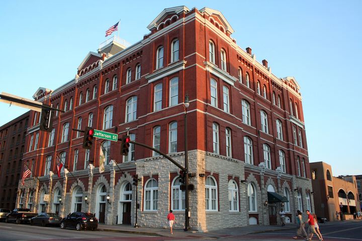 Hotel 9 of 80